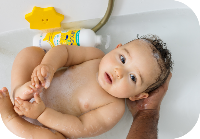 Le bain de bébé : un moment de douceur et de complicité 