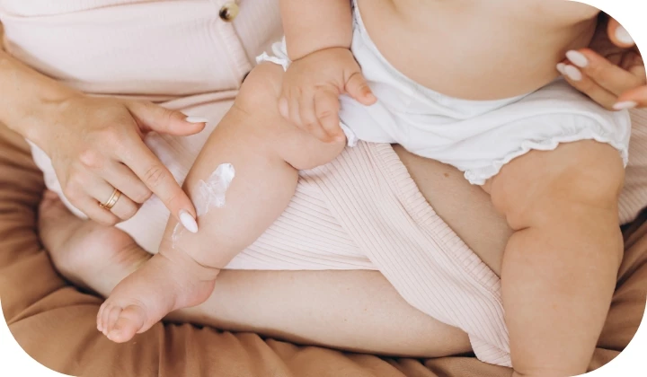 Routine d’hiver : choisir la bonne crème hydratante pour bébé